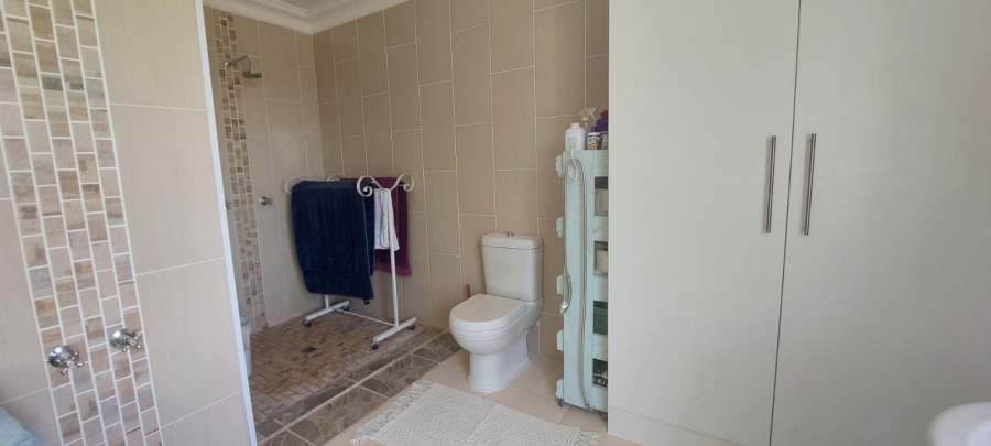 4 Bedroom Property for Sale in Wavecrest Eastern Cape